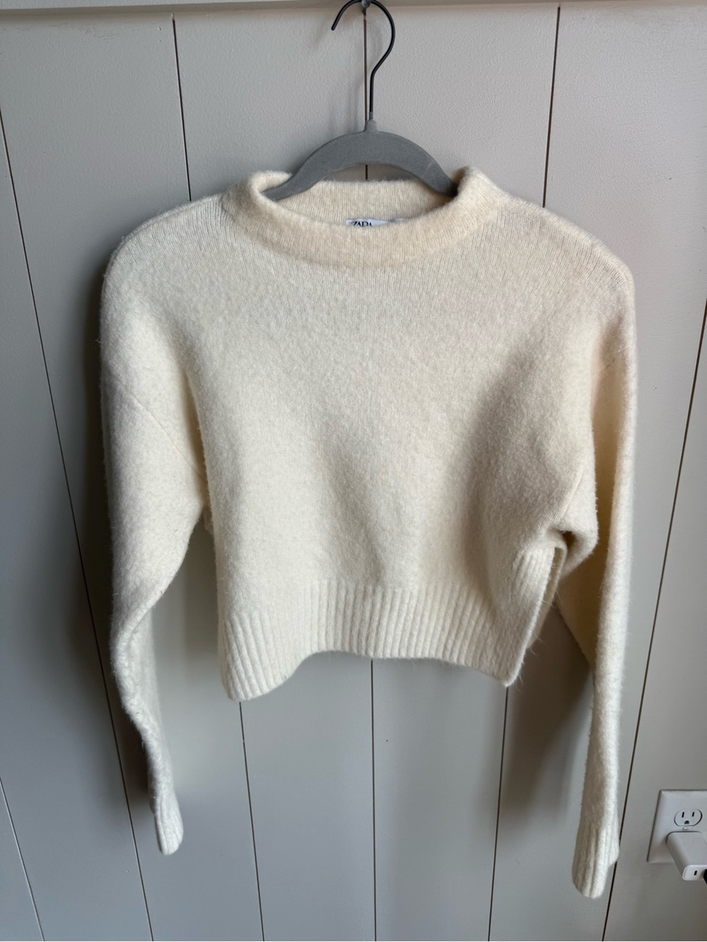 Zara Women’s Cream Crewneck Sweater XS
